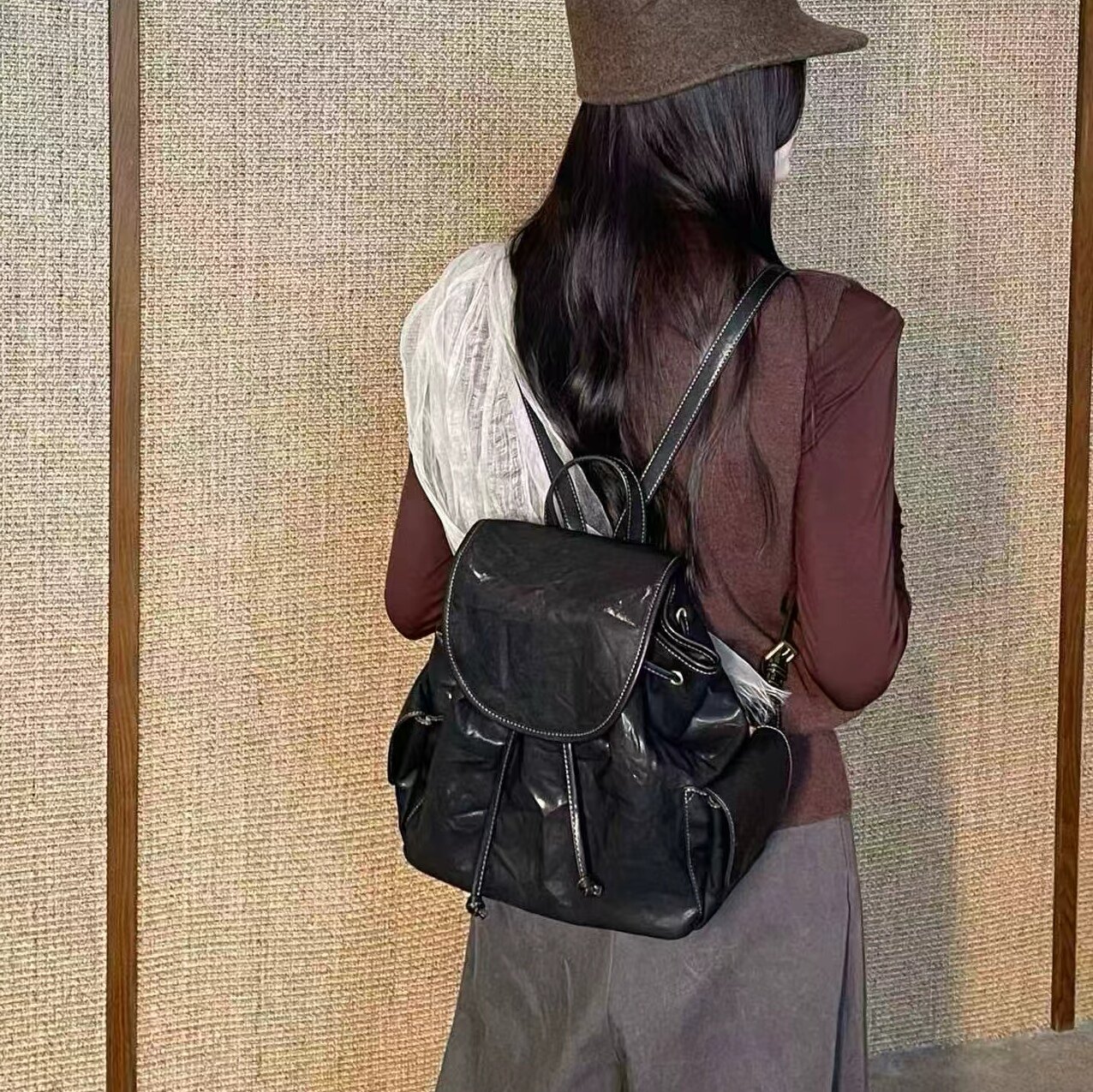 包包2026新款韩版复古褶皱软皮双肩包女休闲超轻大容量通勤后背包
