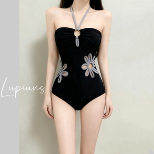 泳衣女性感镂空挂脖连体三角小胸聚拢遮肚显瘦保守度假沙滩游泳装