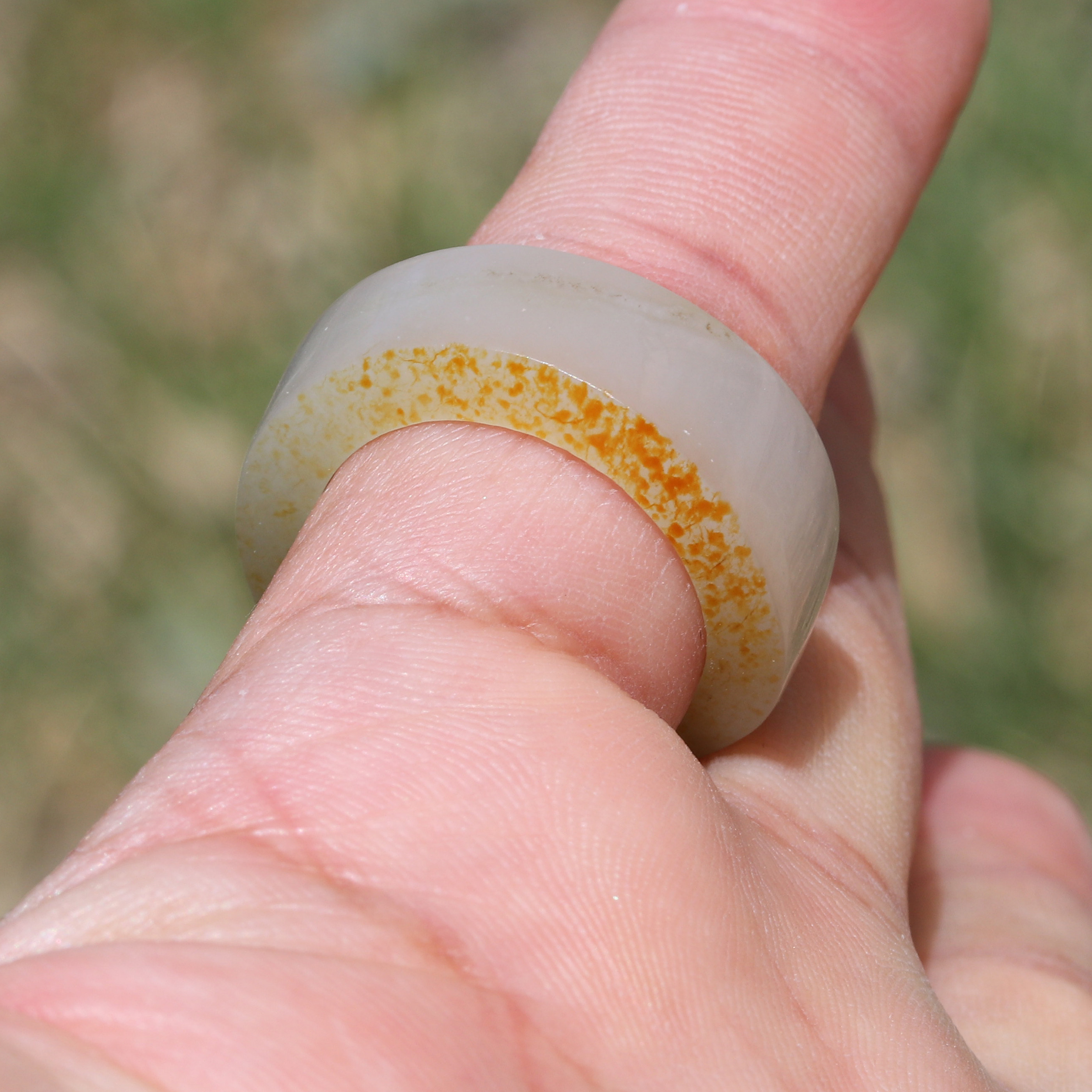 【小胡子玉器】和田玉 籽料 洒金皮 白玉 19mm指环 戒子