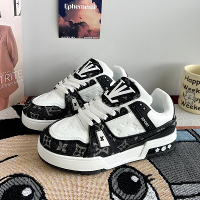 冬天鞋子女款厚底板鞋女生情侣 新款黑色面包鞋增高休闲运动鞋男