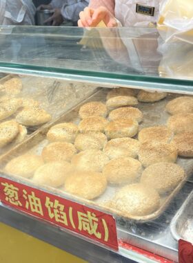 苏州特产蟹壳黄皇烧饼葑门横街