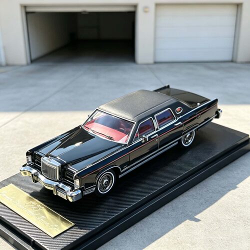 Turning Crush拓客诗 1:64 1979年 林肯大陆town car 合金车模