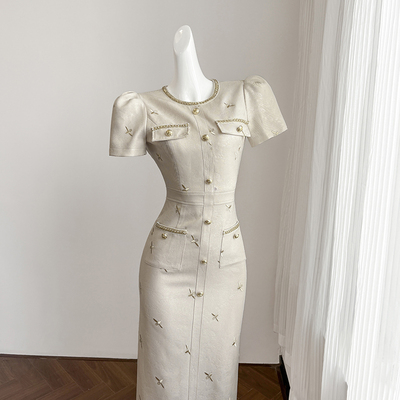 杏色重工刺绣连衣裙女