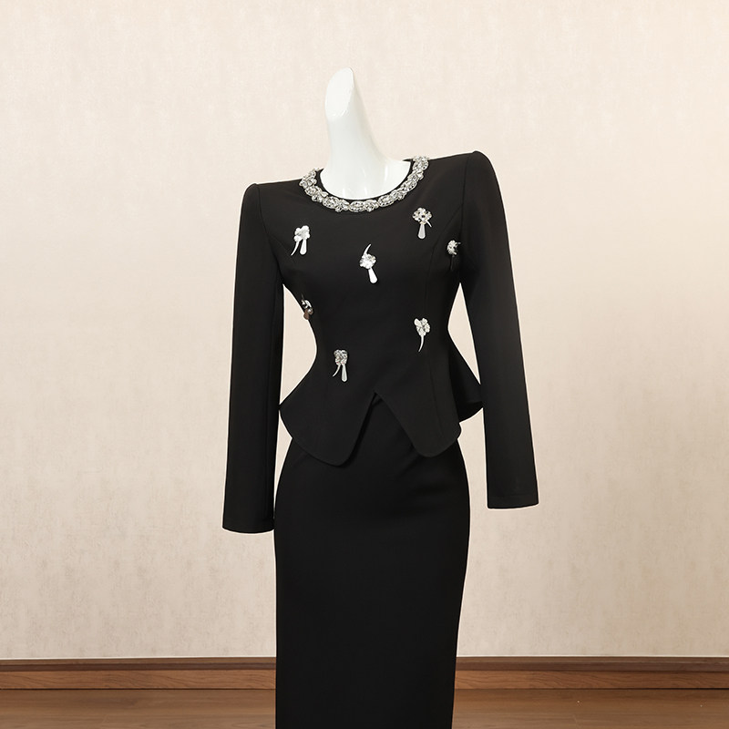 黑色复古拼接假两件连衣裙女秋季长裙重工钉钻设计感高端礼服裙子