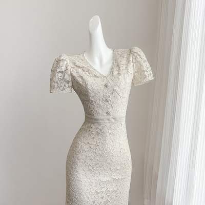 杏色复古鱼尾连衣裙女