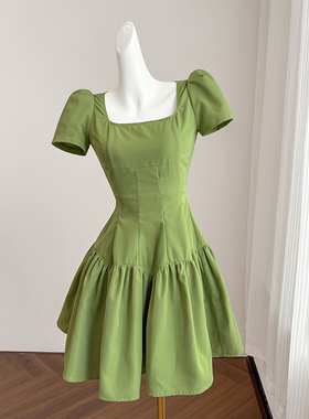 绿色复古方领连衣裙女夏季短裙别致独特设计感小个子高端礼服裙子