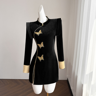 新中式国风丝绒套装女早春新款高级感重工串珠绣上衣+短裤两件套