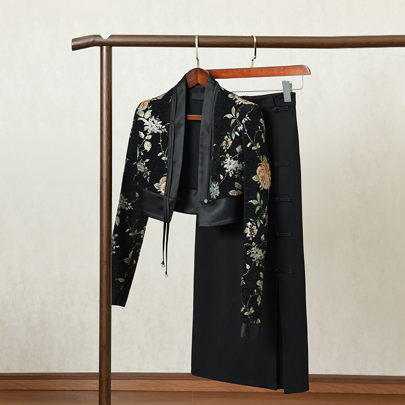 黑色新中式刺绣套装女秋季新款高端设计感外套+显瘦半身裙两件套