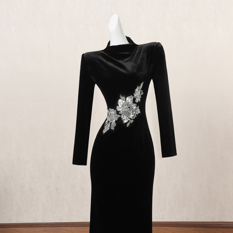 黑色复古丝绒连衣裙女冬季长裙重工串珠亮片绣设计感高端礼服裙子