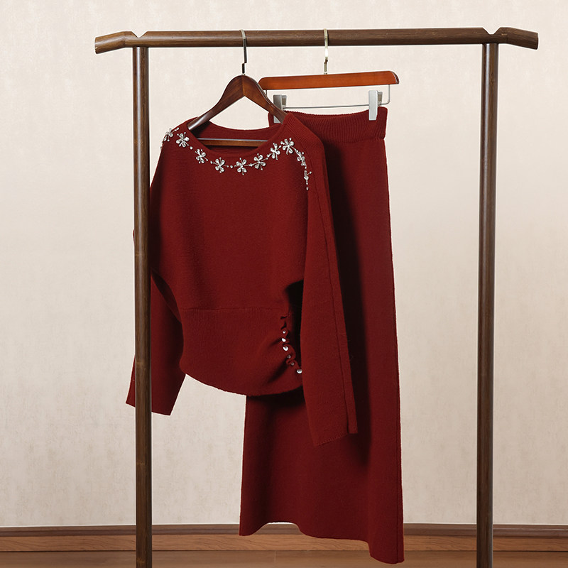 红色复古针织套装女2025年冬季新款重工钉钻设计感上衣裙子两件套