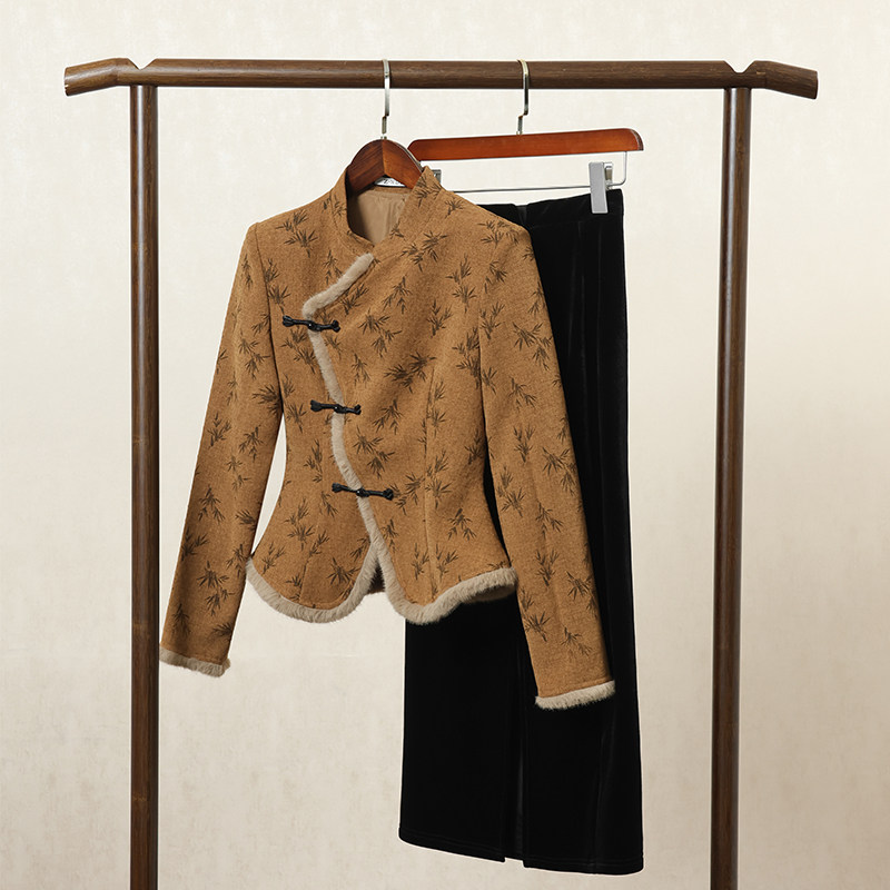 新中式国风套装女2025冬季新款毛毛拼接短款外套+丝绒长裙两件套