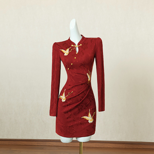 红色新中式国风改良旗袍连衣裙女秋季短裙刺绣设计感高端礼服裙子