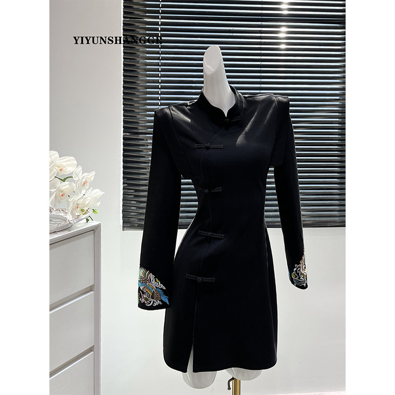 新中式国风改良旗袍连衣裙女冬季新款气质高级感重工刺绣礼服裙子