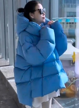 90白鹅绒云朵泡芙韩系蓝色羽绒服2025冬季新款加厚花苞连帽面包服