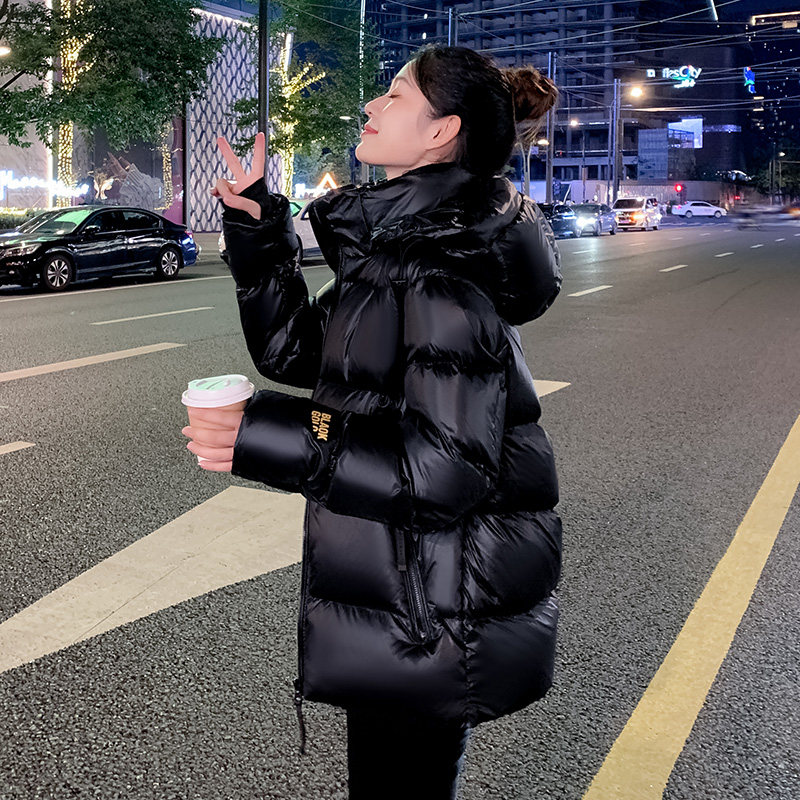 黑金连帽加厚保暖羽绒服