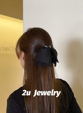 韩国ins新款缎面珍珠蝴蝶结抓夹方形黑色中号盘发亚克力鲨鱼夹女