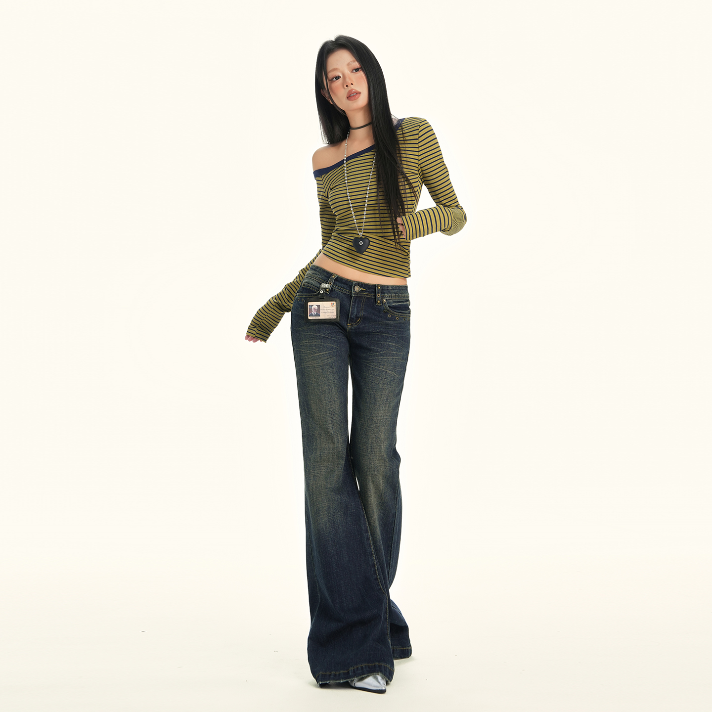 花漾25th ootd! 美式复古铆钉设计低腰微喇牛仔裤秋冬显瘦辣妹裤