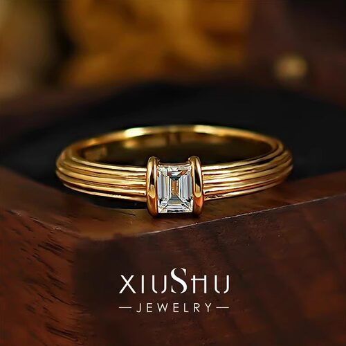 黄金色神庙立柱结婚情侣对戒浪漫