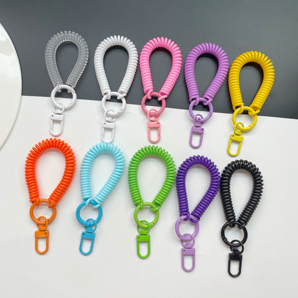 糖果色弹簧绳钥匙扣挂件卡套挽手挂绳防丢彩色弹力伸缩接送卡绳