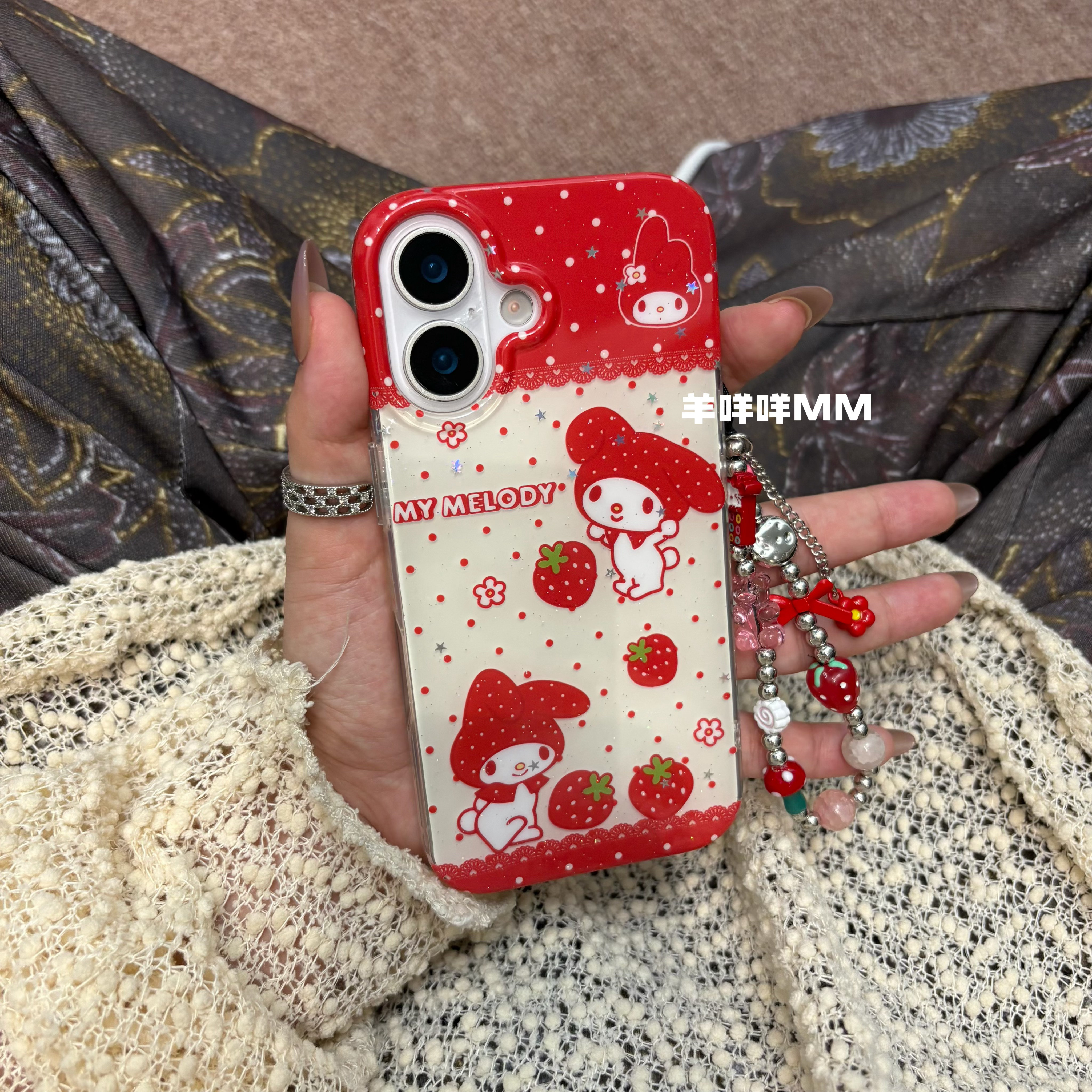 羊咩咩MM可爱卡通适用苹果16ProMax草莓美乐蒂手机壳iPhone15链条13Pro女14软日韩保护套