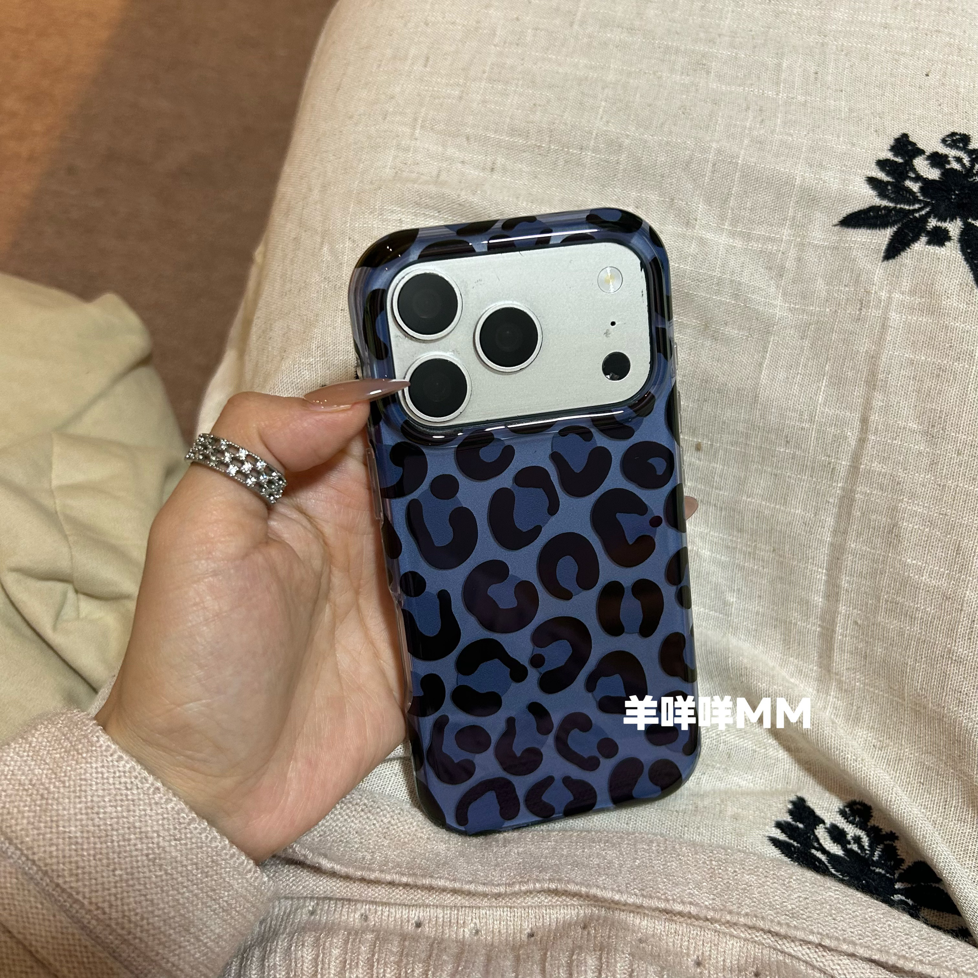 羊咩咩MM小众ins韩系17ProMax简约豹纹手机壳适用iPhone17少女心17Pro/16全包高级感15软保护套