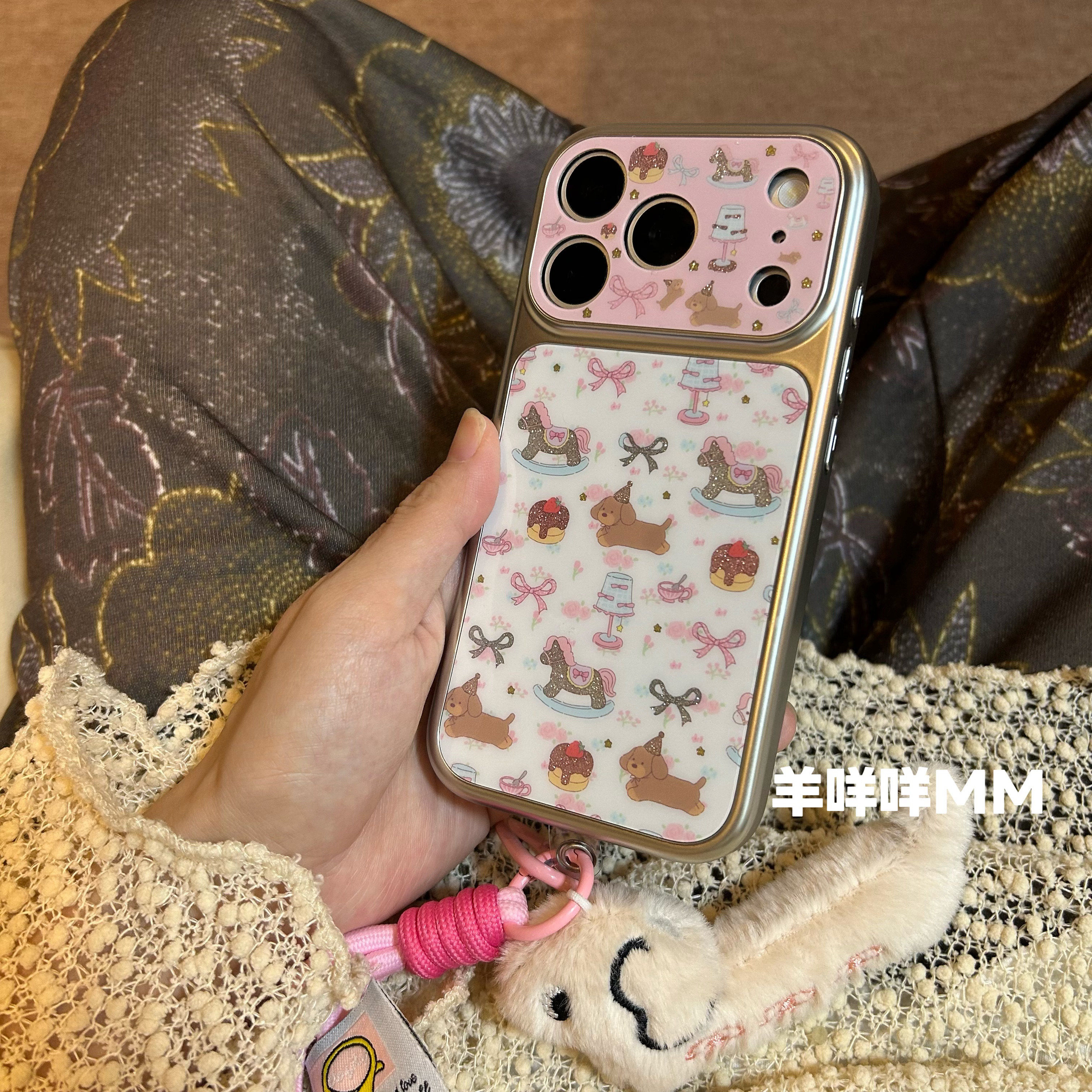 羊咩咩MM卡通全包防摔韩系苹果17Pro闪粉ins链条手机壳适用iPhone16ProMax女13/14可爱15保护套