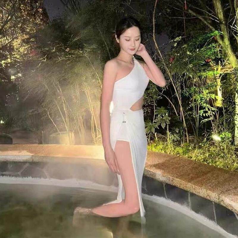 泳衣女款2026新款比基尼分体长裙性感小胸高级感保守显瘦海边度假