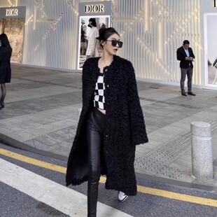 2024冬新款过膝黑色羊羔毛皮毛一体外套中长款女神范气质皮草大衣