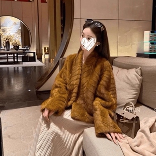 韩系V领人字纹金叶貂环保皮草女2025冬季高级感皮毛一体短款外套