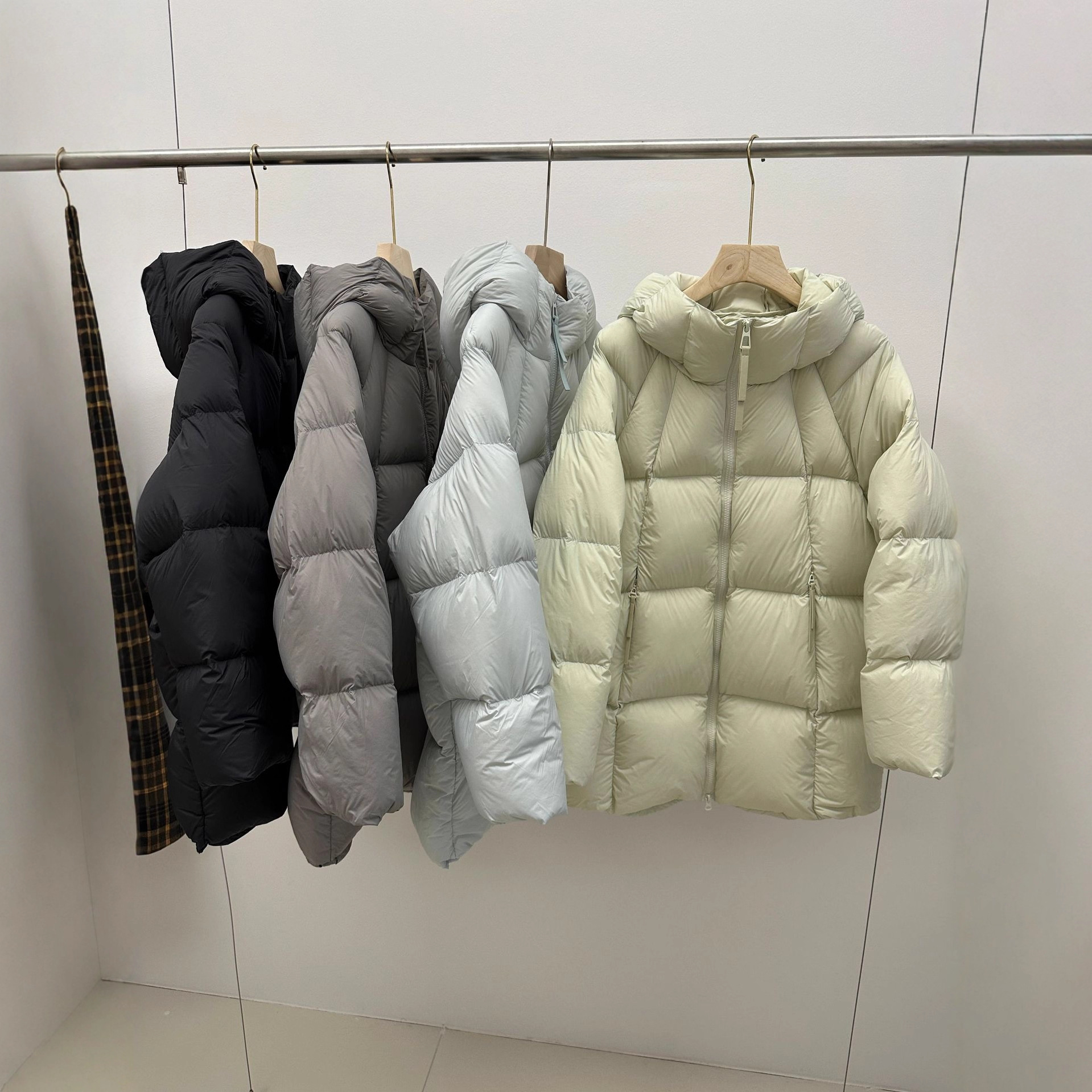 张贝贝同款羽绒服女 2025年冬季新款连帽云朵泡芙加厚中长款外套