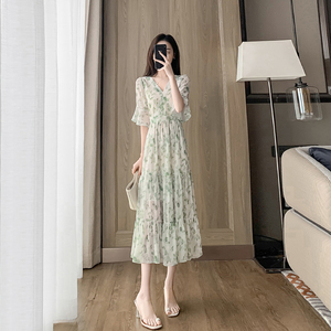 温柔风雪纺碎花连衣裙女夏季2025新款气质收腰显瘦遮肚a字裙子仙