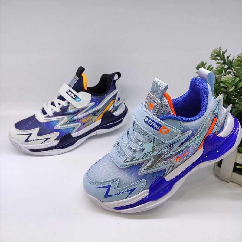 2026年春季新款男童网面运动鞋超轻透气软底小学生运动鞋防滑跑鞋