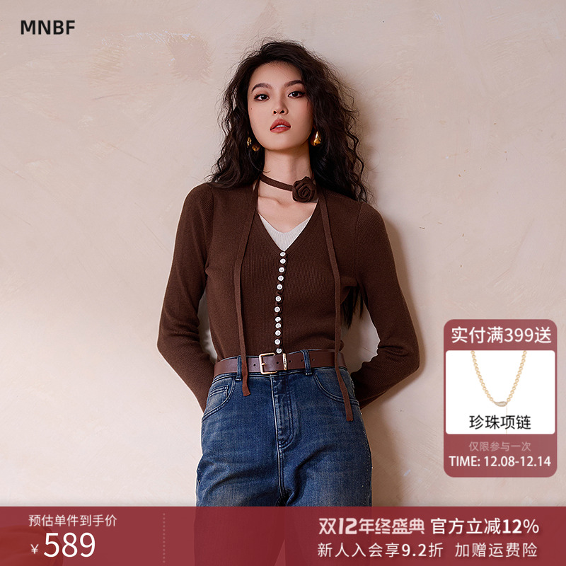 曼诺比菲商场同款2025秋季双层V领撞色假两件套头毛衣MGCM141030