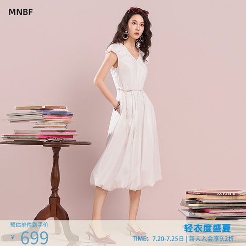 曼诺比菲商场同款2026夏季修身优雅v领收腰花苞连衣裙MHBL124155