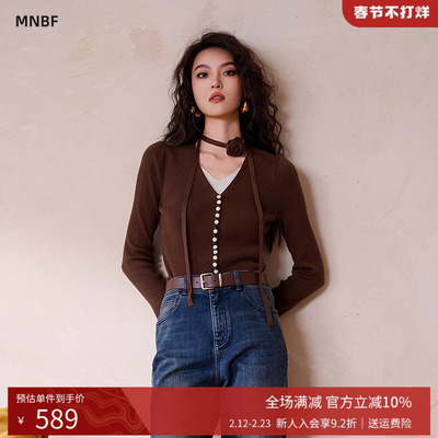 曼诺比菲商场同款2025秋季双层V领撞色假两件套头毛衣MGCM141030