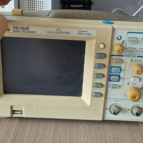 议价DS1052E示波器，50MHz，实物图片拍