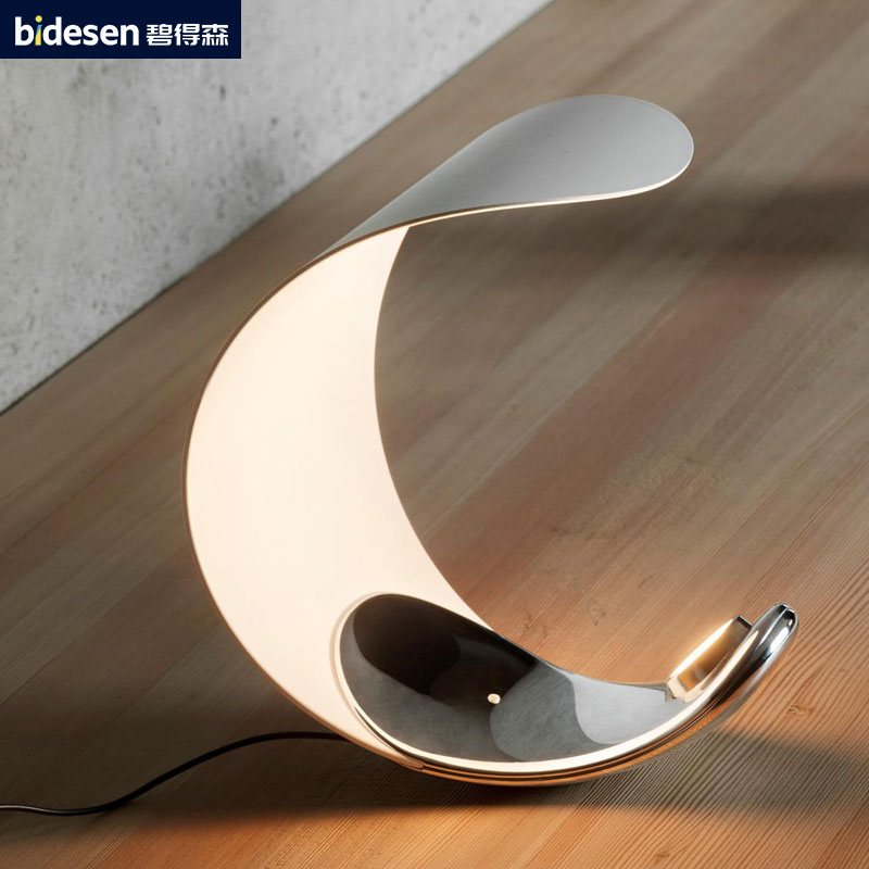 碧得森设计师金属触摸月牙台灯