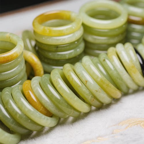 新疆和田玉黄玉圆条青黄口手镯