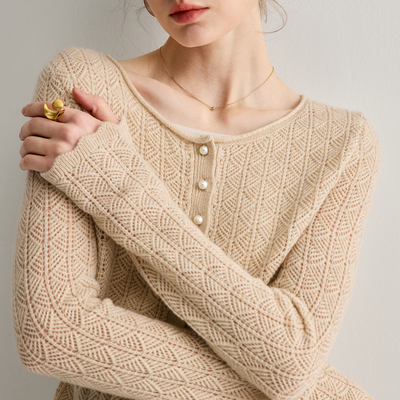 100纯山羊绒针织开衫女圆领镂空