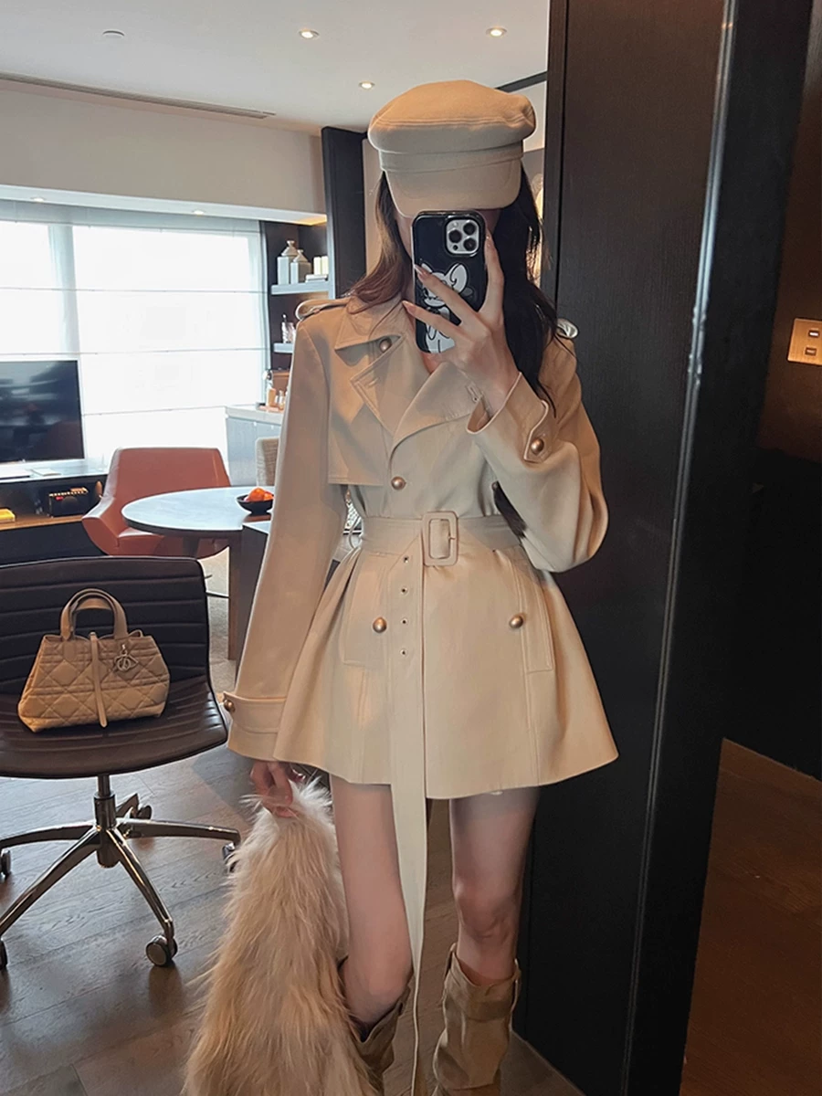 Весеннее бежевое trench-coat, облегающий корсет, жакет, тренд сезона, британский стиль