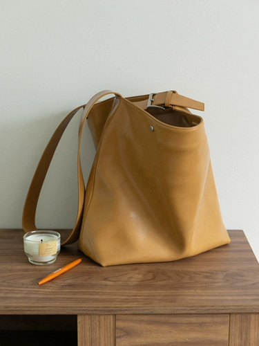 Летняя ретро кожаная вместительная и большая сумка на одно плечо