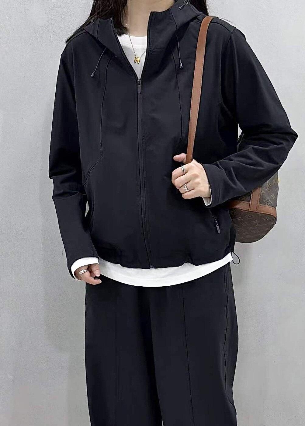 休闲连帽短外套女欧洲站2026秋款女装欧货简约纯色下摆抽绳夹克