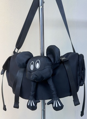 2025新款时尚潮流个性公仔休闲包防水布包可爱斜挎包小包牛仔布包