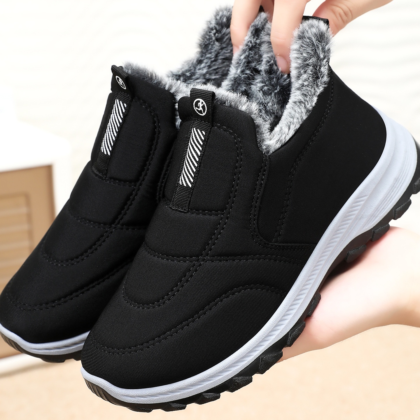 棉鞋女2025冬季新款女鞋靴子保暖舒适妈妈鞋加绒加厚雪地靴