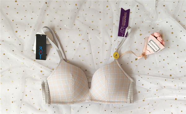 泰国中厚杯透气无钢圈文胸现货