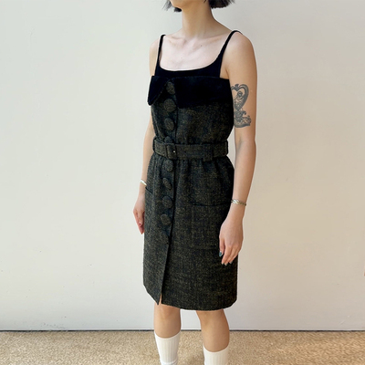 扇形花边翻领吊带连衣裙