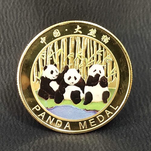 新款金色大熊猫彩绘纪念币
