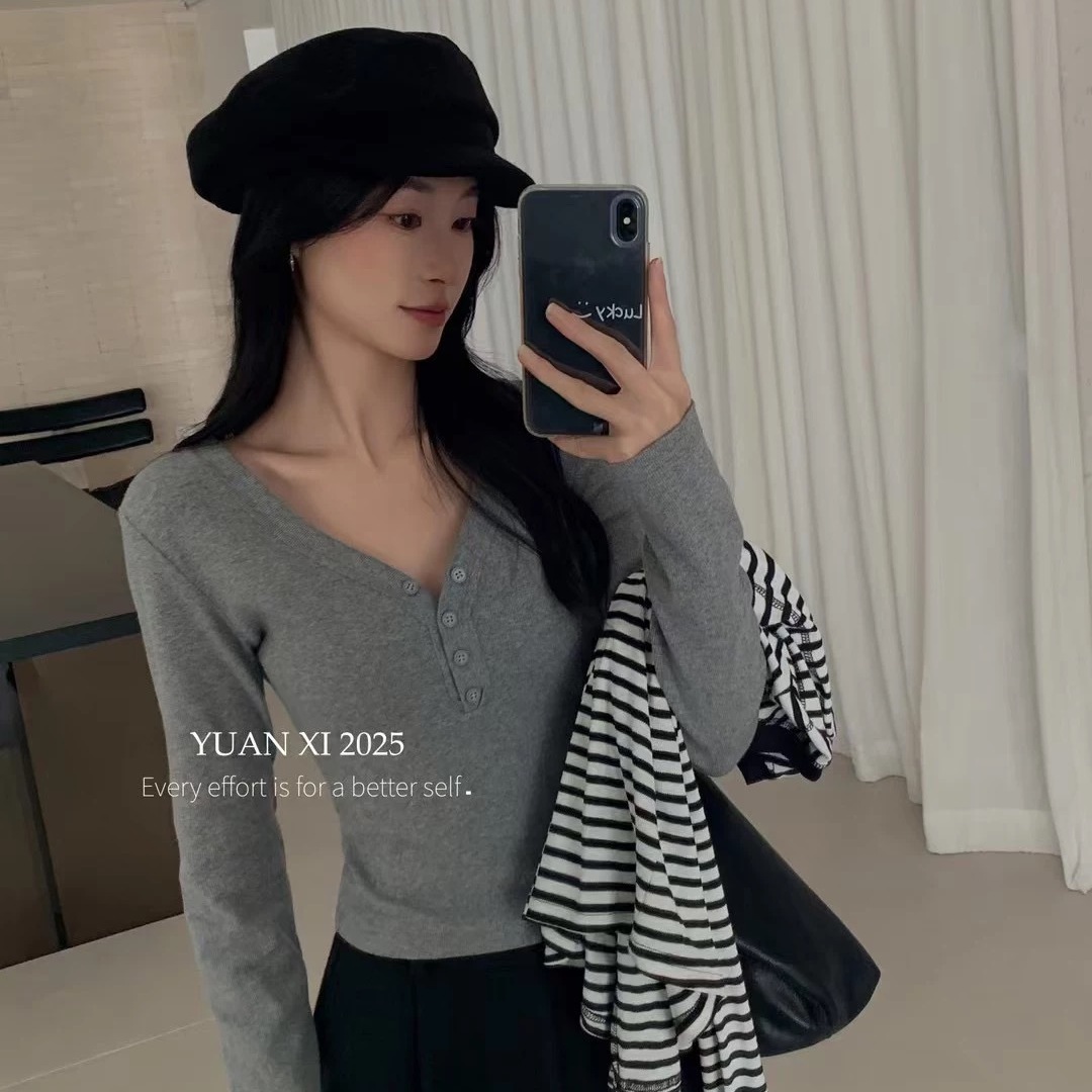 秋季V领纽扣低领辣妹上衣