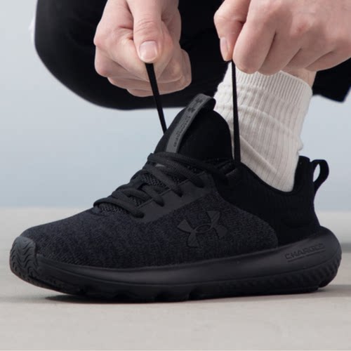 安德玛缓震透气男子跑步运动鞋