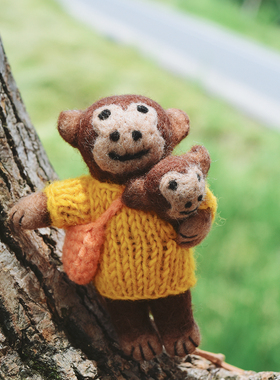 进口小众母子猴挂件包挂棕色包包挂饰可爱车挂黄色钥匙扣公仔男女